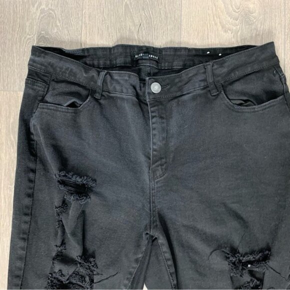 Almost Famous Women's Jeans Distressed Skinny Straight Leg Black Rips Size 20 - Picture 3 of 11